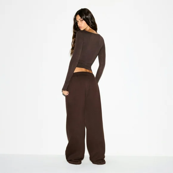 Skims Boyfriend Fleece Baggy Sweatpants - Picture 2 of 6